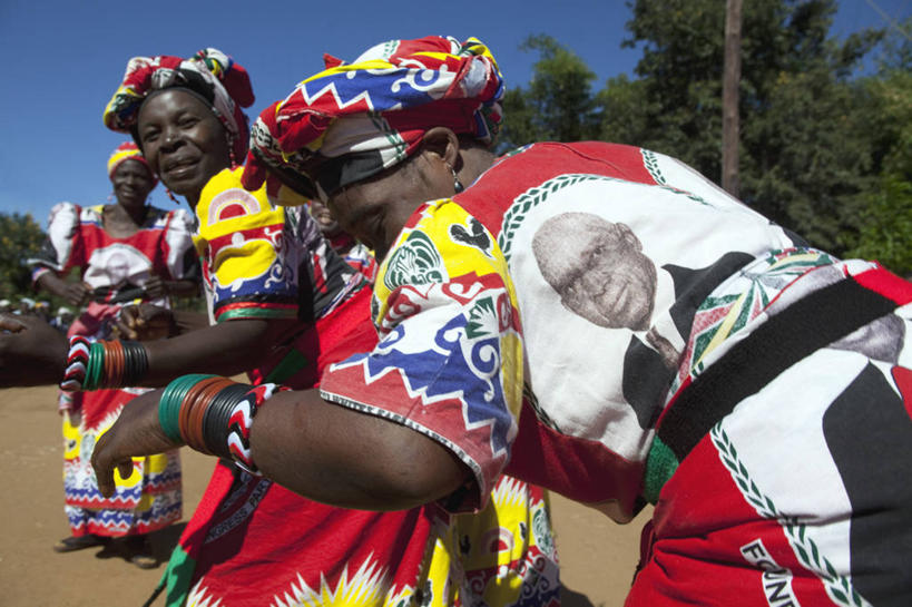 成年人,横图,彩色,快乐,非洲,马拉维,红色,社区,摄影,五颜六色,明亮,色彩斑斓,总统,五彩缤纷,政治,竞选,五彩斑斓,五光十色,女人,舞者,彩图,旅行,装扮,舞蹈,投票,精力