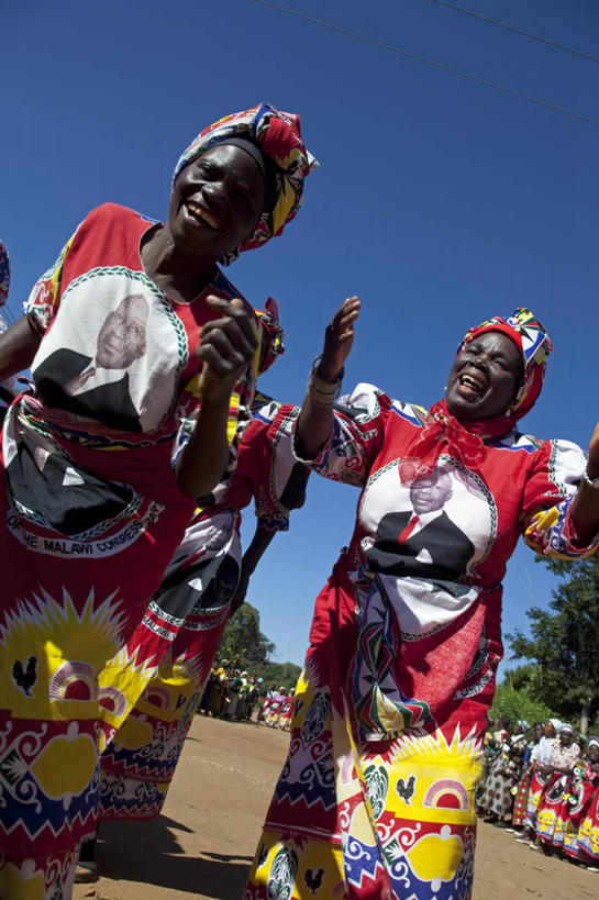 成年人,竖图,彩色,快乐,非洲,马拉维,红色,社区,摄影,五颜六色,明亮,色彩斑斓,总统,五彩缤纷,政治,竞选,五彩斑斓,五光十色,女人,舞者,彩图,旅行,装扮,舞蹈,投票,精力