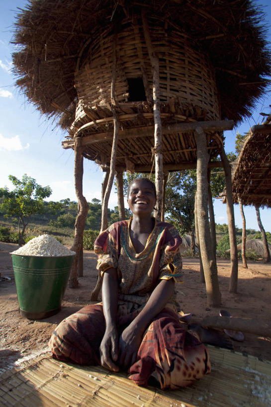 成年人,微笑,横图,室外,美景,非洲,马拉维,准备,工作,景观,乡村,面粉,食品,自然,社区,景色,摄影,瘦身,自然风光,问候,稷,女人,彩图,旅行,传统文化