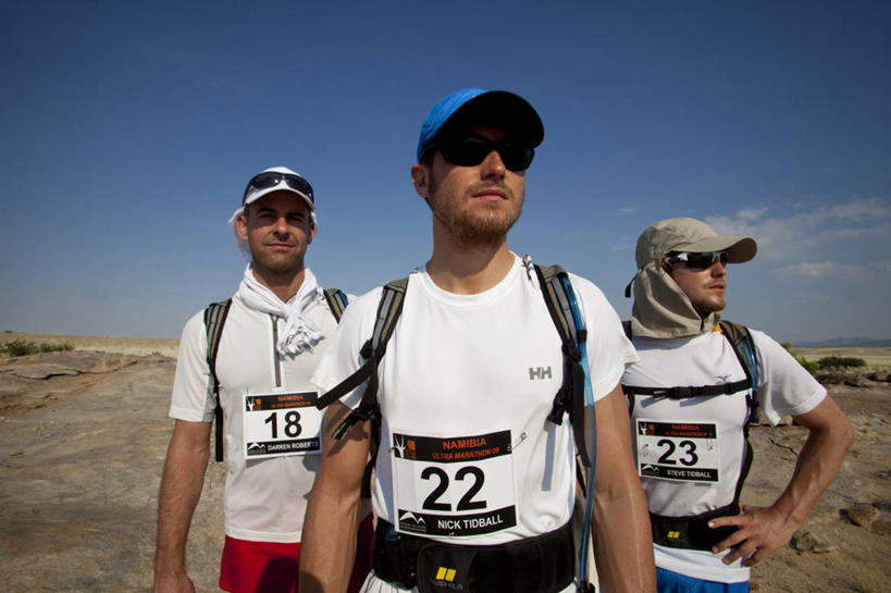 成年人,三个人,同事,跑,横图,锻炼,成功,运动,合作,团队,集体,信心,沙漠,非洲,纳米比亚,竞技运动,训练,队伍,车队,运输,摄影,活动,领导,成就,合伙,领袖,达马拉兰,马拉松赛跑,男人,触摸,彩图,旅行