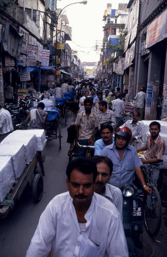 儿童,成年人,一个人,坐,竖图,室外,裙子,项链,珠宝,刺绣,印度,哥斯达黎加,服装,头巾,头饰,人行道,纹身,衣服,黑色,发饰,摄影,服饰,手镯,复杂,北美,北美洲,衣着,穿着,修道院,脚链,肖像,美洲,北亚美利加洲,亚美利加洲,耳饰,哥斯达黎加共和国,衣饰,古吉拉特邦,卡塔戈,卡塔戈省,女孩,女人,彩图,传统服装,卡奇