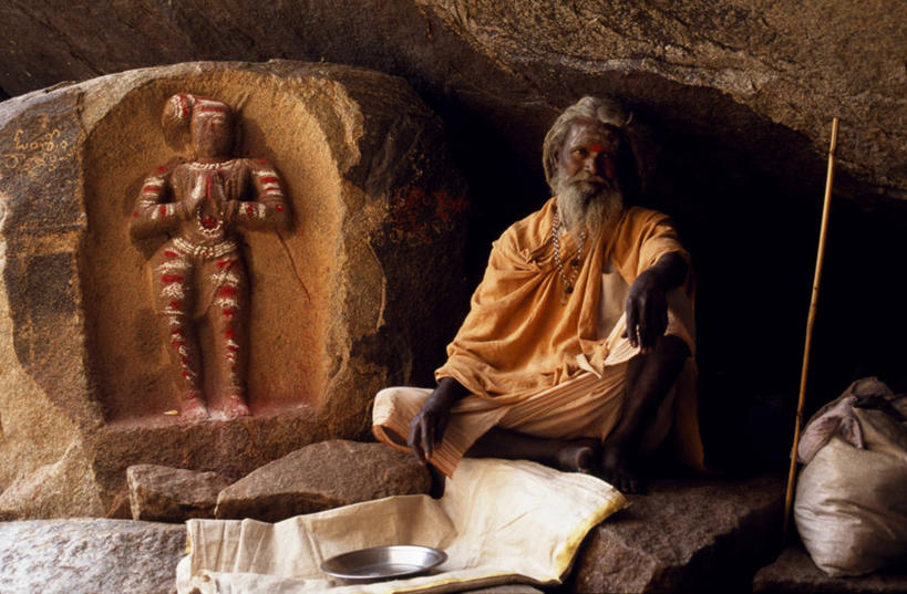 成年人,胡须,一个人,坐,横图,印度,仅一个男性,祈祷,休息,放松,摄影,神殿,卡纳塔克邦,灵性,苦行僧,亨比,男人,胡子,络腮胡,神父,彩图,传统服装,门廊,朝拜者