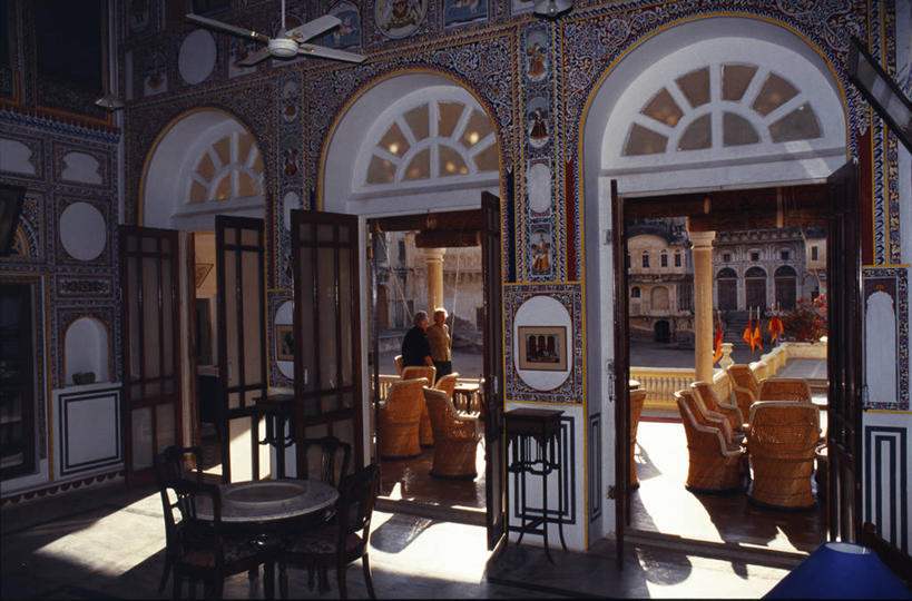 成年人,老年人,横图,室内,酒店,椅子,印度,亚洲,艺术,装饰,城堡,庭院,艺术品,座位,打开,摄影,宾客,起居室,开启,拜访,拉贾斯坦邦,美术工艺,老年女性,女人,女性,设计,彩图