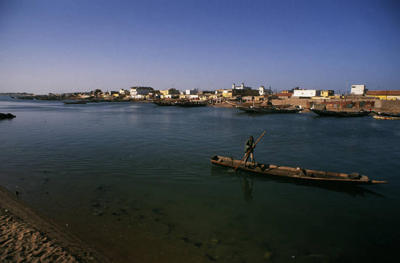 划船,划艇,成年人,无人,码头,横图,船,客轮,非洲,塞内加尔,杆,方向,运输,摄影,渡轮,独木舟,荡舟,圣路易,男人,彩图