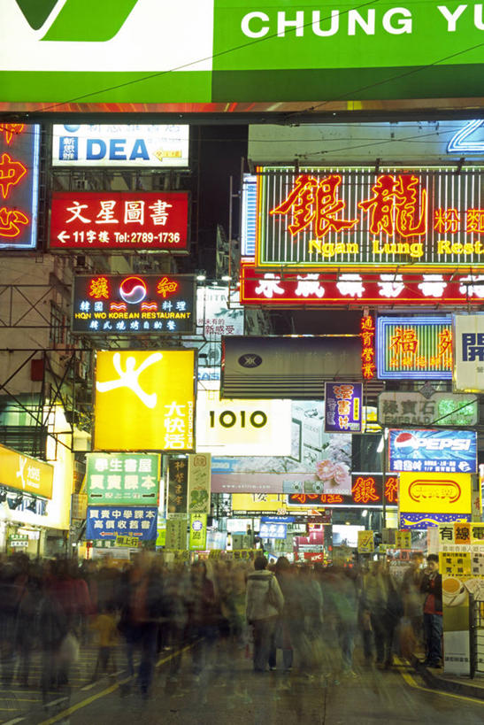 竖图,夜晚,购物,旅游,商务,消费,城市,霓虹灯,香港,亚洲,标志,文字,顾客,广告,黄昏,摄影,肖像,忙碌,群众,市区,九龙,旺角,油麻地,彩图,旅行,柱头