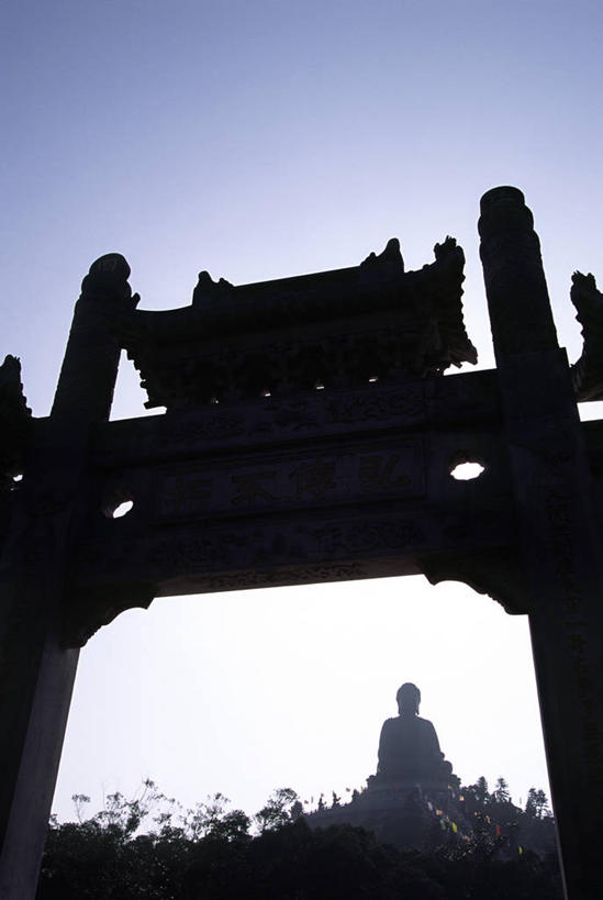 无人,坐,竖图,旅游,建筑,雕塑,香港,亚洲,雕像,大门,宝塔,蓝色,天空,地标建筑,摄影,宗教,佛教,巨大,庞大,中国文化,肖像,剪影,朝圣节,大屿山,青铜,宏大,硕大,伟大,亭台楼阁,宝莲禅寺,彩图,旅行
