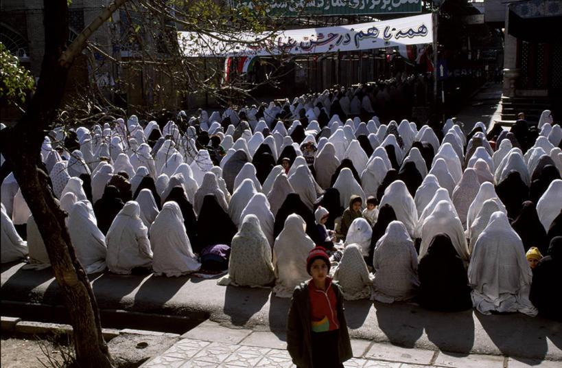 成年人,牧师,传教士,坐,横图,黑白,民族服装,自由,伊朗,关闭,朦胧,模糊,会议,白色,黑色,祈祷,安静,摄影,宗教,影棚,面纱,宁静,隐藏,伊斯兰教,封闭,摄影棚,群众,宗教服装,尊敬,一致,袍子,设拉子,女人,传道者,祭司,教士,神甫,神父,彩图,影棚拍摄,传统服装,民俗服,拍摄