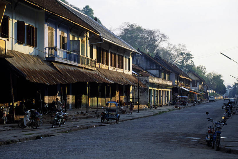 一个人,寺庙,横图,建筑,老挝,亚洲,橙色,摄影,宗教,佛教,神殿,宗教建筑,剪影,琅勃拉邦,僧侣,彩图