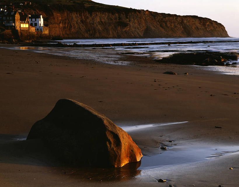 成年人,一个人,竖图,室外,白天,兴奋,自由,风险,运动,降落伞,仅一个男性,仅一个人,头饰,着陆,极限运动,飞,英格兰,仅一个年轻男性,背面,摄影,活动,登陆,载具,下降,降落,勇气,航空工具,减速器,冒险,男人,男性,年轻男性,年轻人,彩图