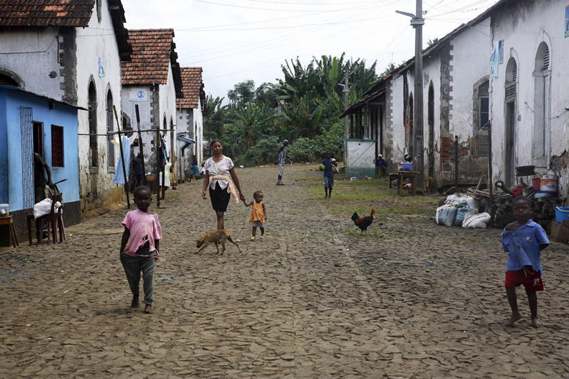 儿童,成年人,家,横图,街道,非洲,房屋,乡村,动物,社区,摄影,阿非利加洲,破败,圣普,普林西比,女人,彩图