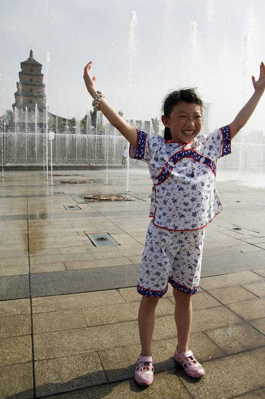 公园,横图,彩色,室外,夜晚,长时间曝光,旅游,水,建筑,喷泉,大雁塔,中国,亚洲,历史,宝塔,黄昏,地标建筑,摄影,宗教,五颜六色,照亮,色彩斑斓,中国文化,五彩缤纷,群众,东亚,陕西省,唐朝,五彩斑斓,五光十色,彩图,罢工,传统文化