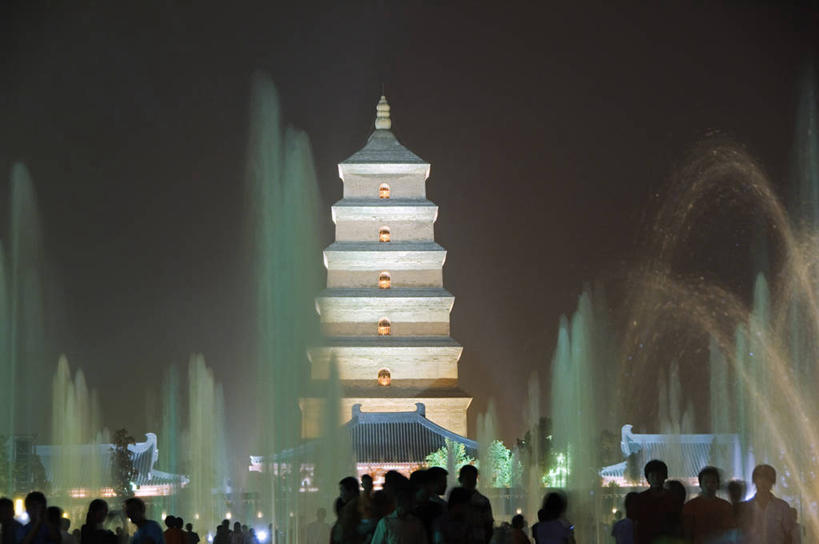 公园,横图,彩色,室外,夜晚,长时间曝光,旅游,水,建筑,喷泉,大雁塔,中国,亚洲,历史,宝塔,黄昏,地标建筑,摄影,宗教,五颜六色,照亮,色彩斑斓,中国文化,五彩缤纷,群众,东亚,陕西省,唐朝,五彩斑斓,五光十色,彩图,罢工,传统文化