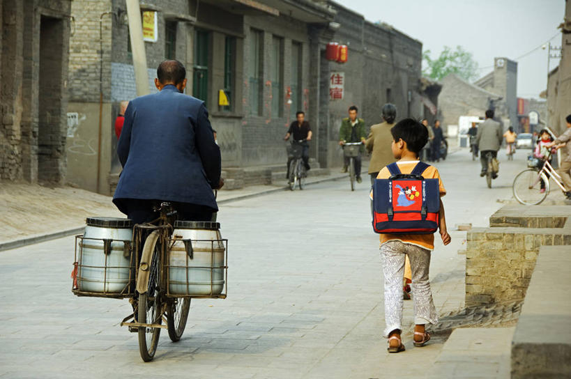 儿童,横图,烹饪,城市,道路,街道,路,公路,自行车,平遥,亚洲,行人,料理,食品,交通,历史,菜肴,美食,车,脚踏车,食物,骑,社区,交通工具,骑车,运输,摄影,佳肴,保护,早晨,载具,东亚,晋中,马路,彩图,旅行,传统文化,联合国教科文组织