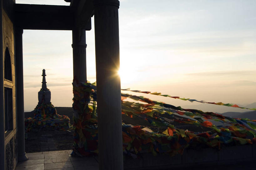 无人,寺庙,横图,室外,旅游,日出,美景,山,建筑,旗帜,五台山,中国,亚洲,地形,景观,黎明,历史,佛塔,风景,自然,地标建筑,景色,摄影,宗教,佛教,宁静,早晨,中国文化,自然风光,剪影,东亚,晋中,灵性,彩图,旅行,传统文化