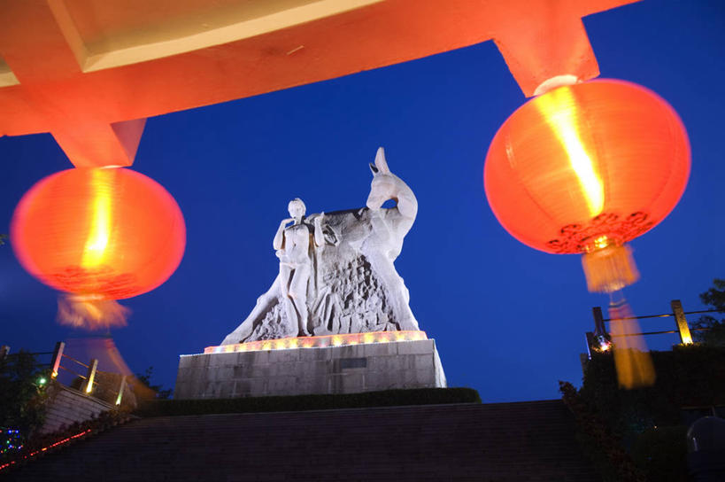 无人,公园,横图,室外,夜晚,旅游,度假,鹿,三亚,亚洲,灯笼,雕像,历史,红色,黄昏,地标建筑,摄影,照亮,中国文化,海南岛,彩图,旅行