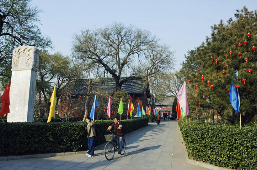 横图,室外,白天,旅游,城市,自行车,旗帜,北京,中国,亚洲,装饰,首都,历史,车,脚踏车,树,骑,交通工具,骑车,摄影,载具,东亚,彩图,传统文化