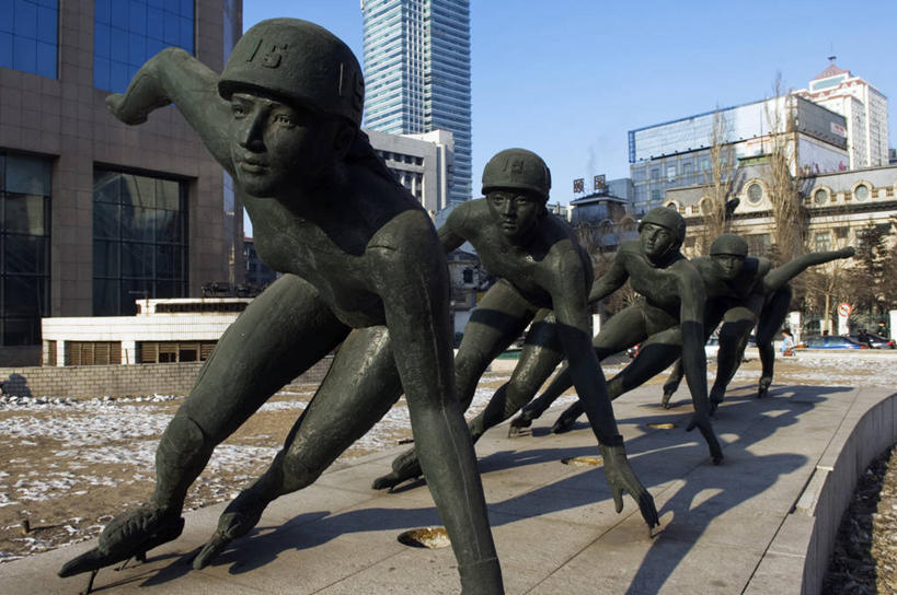 无人,横图,室外,白天,旅游,滑冰,建筑,雕塑,亚洲,雕像,现代,摄影,哈尔滨,迅速,黑龙江省,青铜,冬季运动,彩图,旅行