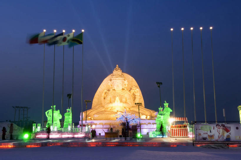 无人,横图,彩色,室外,旅游,日落,雪,建筑,雕塑,亚洲,艺术,装饰,冰,光,冬天,佛,蓝色,天空,黄昏,摄影,佛教,五颜六色,哈尔滨,照亮,色彩斑斓,创造力,中国文化,冰雕,手艺,五彩缤纷,黑龙江省,万里无云,五彩斑斓,五光十色,美术工艺,彩图,旅行,传统文化