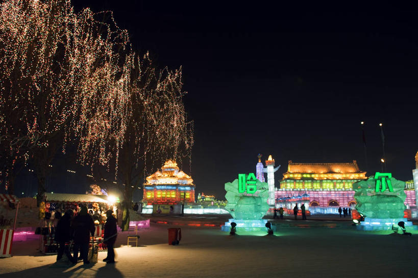 无人,横图,彩色,室外,旅游,日落,雪,建筑,雕塑,亚洲,艺术,装饰,冰,光,冬天,佛,蓝色,天空,黄昏,摄影,佛教,五颜六色,哈尔滨,照亮,色彩斑斓,创造力,中国文化,冰雕,手艺,五彩缤纷,黑龙江省,万里无云,五彩斑斓,五光十色,美术工艺,彩图,旅行,传统文化