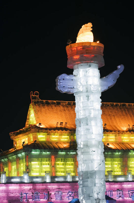 无人,天安门,竖图,彩色,室外,夜晚,旅游,建筑,雕塑,天安门广场,亚洲,艺术,装饰,雕像,屋顶,冰,光,冬天,首都,黑色,黄昏,模型,橙色,摄影,五颜六色,哈尔滨,照亮,色彩斑斓,创造力,中国文化,冰雕,手艺,五彩缤纷,黑龙江省,五彩斑斓,五光十色,美术工艺,彩图,旅行,传统文化