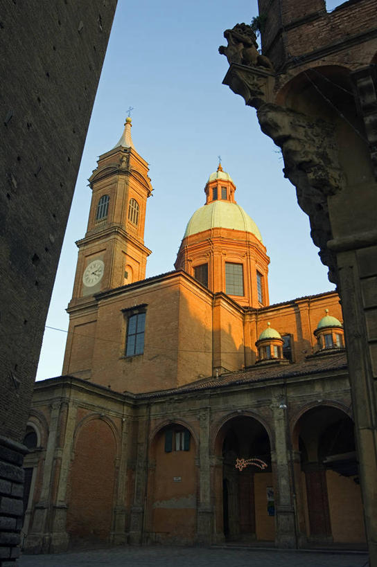 无人,广场,教堂,竖图,室外,建筑,街道,意大利,欧洲,拱门,塔,钟塔,摄影,宗教,圆顶建筑,宗教建筑,南欧,托斯卡纳区,意大利共和国,博洛尼亚,艾米利亚.罗马涅,艾米利亚.罗马涅大区,钟,彩图