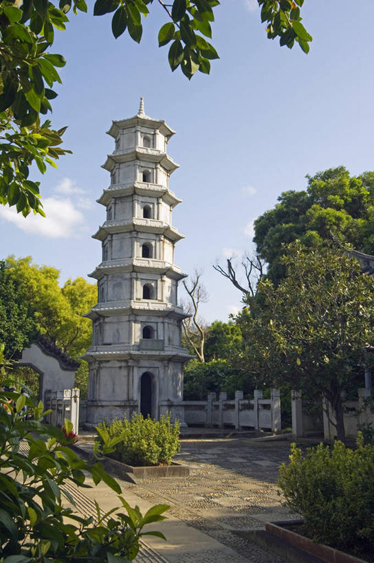 东方人,无人,公园,竖图,室外,旅游,建筑,日本,亚洲,行人,游客,游人,日本文化,庭院,院子,塔,那霸,宝塔,路人,旅客,地标建筑,摄影,宗教,佛教,冲绳县,宗教建筑,多层蛋糕,东亚,琉球群岛,灵性,过客,彩图,旅行