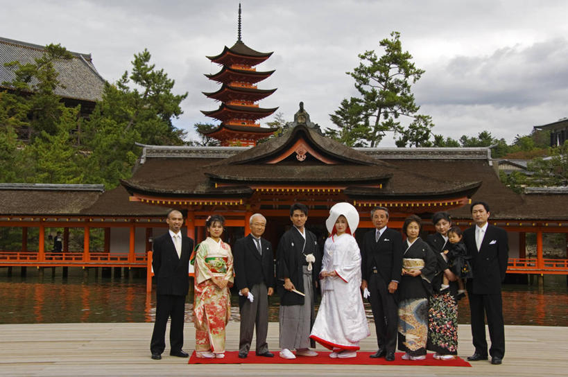 成年人,人群,家庭,丈夫,妻子,横图,彩色,婚礼,旅游,烹饪,快乐,建筑,广岛县,日本,亚洲,和服,庆祝,日本文化,长袍,料理,食品,结婚,历史,菜肴,美食,宝塔,食物,衣服,红色,喜庆,摄影,佳肴,纪念,五颜六色,保护,复杂,色彩斑斓,神殿,肖像,典礼,五彩缤纷,婚姻,东亚,本州,严岛神社,五彩斑斓,五光十色,男人,男性,女人,女性,彩图,传统服装,高兴,传统文化,联合国教科文组织,宫屿