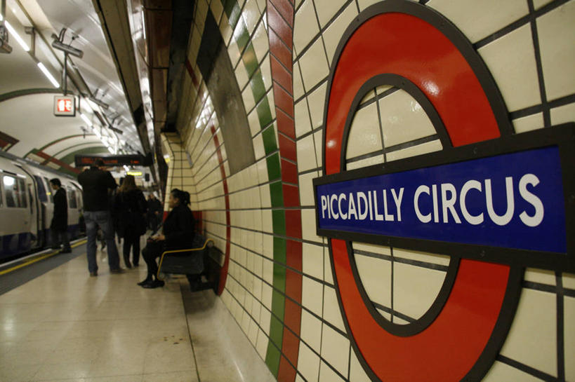 横图,车站,英国,隧道,标志,光,地铁站,公共交通,首都,英格兰,皮卡迪利广场,摄影,照亮,视角,英国文化,彩图,旅行