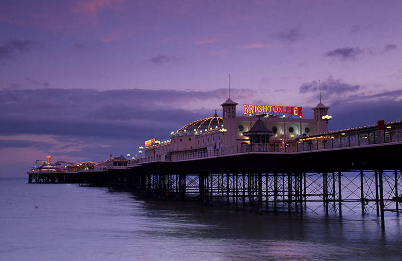 无人,码头,横图,室外,旅游,建筑,英国,欧洲,堆叠,光,海岸线,英格兰,紫色,黄昏,摄影,西欧,大不列颠,游戏厅,高跷,大不列颠及北爱尔兰联合王国,大不列颠及爱尔兰联合王国,拱廊,萨塞克斯,萨塞克斯郡,苏塞克斯,东萨塞克斯郡,伊斯特本,海滩,彩图,旅行,大不列颠王国,大英帝国,联合王国,日不落帝国