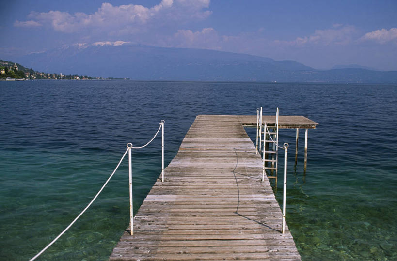 无人,码头,横图,室外,湖,山,山脉,水,意大利,欧洲,摄影,阿尔卑斯山脉,伦巴第大区,加尔达湖,彩图,浮桥