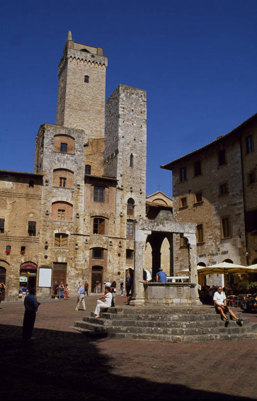 广场,竖图,旅游,建筑,意大利,欧洲,行人,游客,游人,城镇,塔,路人,旅客,摄影,拜访,托斯卡纳区,圣吉米尼亚诺,过客,彩图