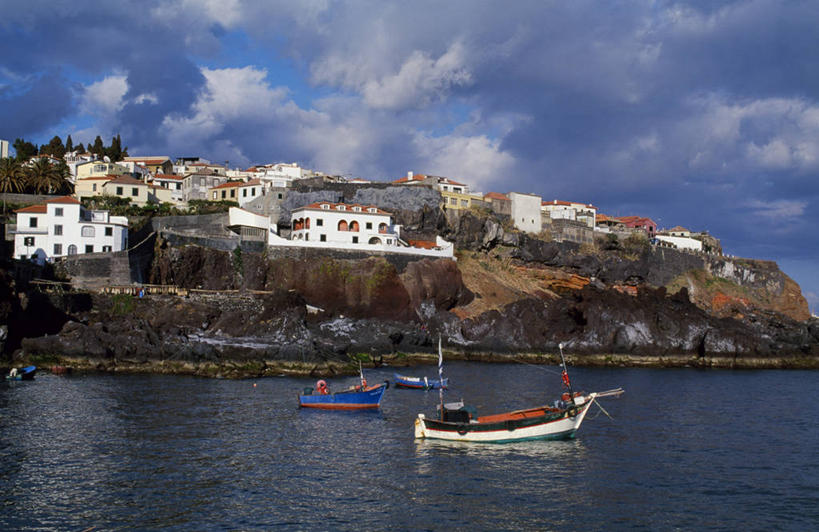 无人,家,横图,室外,海洋,别墅,船,葡萄牙,欧洲,房屋,屋子,悬崖,公寓,海湾,渔船,洋房,楼房,住宅,大西洋,摄影,海景,伊比利亚半岛,马德拉群岛,大西洋群岛,海滩,岩石,彩图,房子