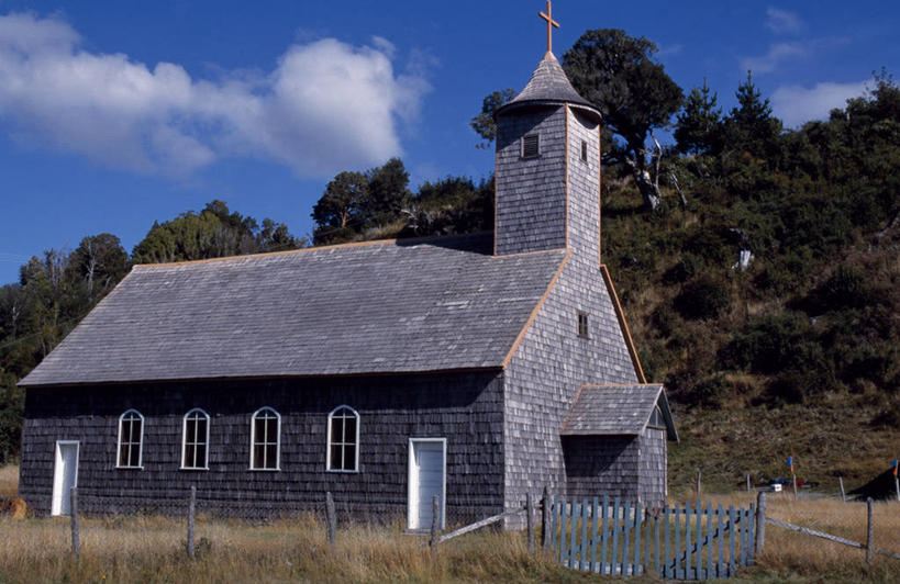 无人,教堂,横图,室外,美景,建筑,智利,节日,木制,十字架,岛,景观,尖顶,文化,草,灰色,自然,平原,祈祷,健康,景色,南美,许愿,摄影,宗教,信仰,纪念,祈求,南美洲,基督教,拉丁美洲,宗教建筑,天主教,自然风光,美洲,亚美利加洲,南亚美利加洲,智利共和国,灵性,奇洛埃岛,平安,彩图,湖大区,奇洛埃省,传统文化,奇洛埃群岛
