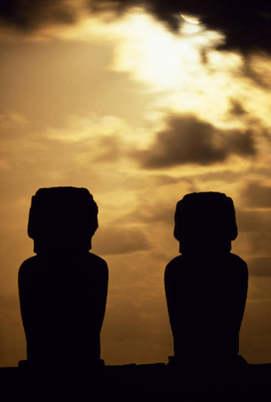 无人,家庭,竖图,夜晚,复活节岛,智利,雕像,月亮,黄昏,地标建筑,南美,摄影,太平洋,南美洲,拉丁美洲,美洲,剪影,复活节岛石像,波利尼西亚,摩艾石像,亚美利加洲,南亚美利加洲,复活岛,智利共和国,摩艾像,波利尼西亚群岛,海滩,彩图,复活节岛人像,赫布亚岛,拉帕努伊岛,毛埃石像,摩阿仪,摩埃石像,莫阿伊,帕赛兰,伊斯特岛