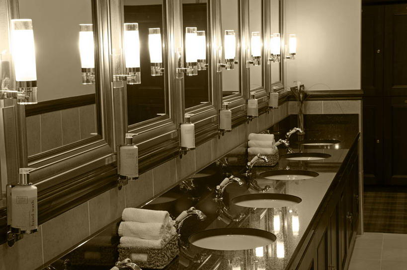 无人,跑,横图,黑白,室内,水,浴室,英国,北爱尔兰,反射,光线,水槽,水龙头,光芒,干净,毛巾,摄影,照明设备,皂液器,纯净,完美,彩图,弗马纳区