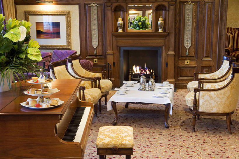 无人,横图,下午茶,壁炉,酒店,火,蜡烛,英国,北爱尔兰,烛台,钢琴,茶壶,摄影,起居室,阳光房,蛋糕台,茶杯,彩图,弗马纳区,厄恩湖