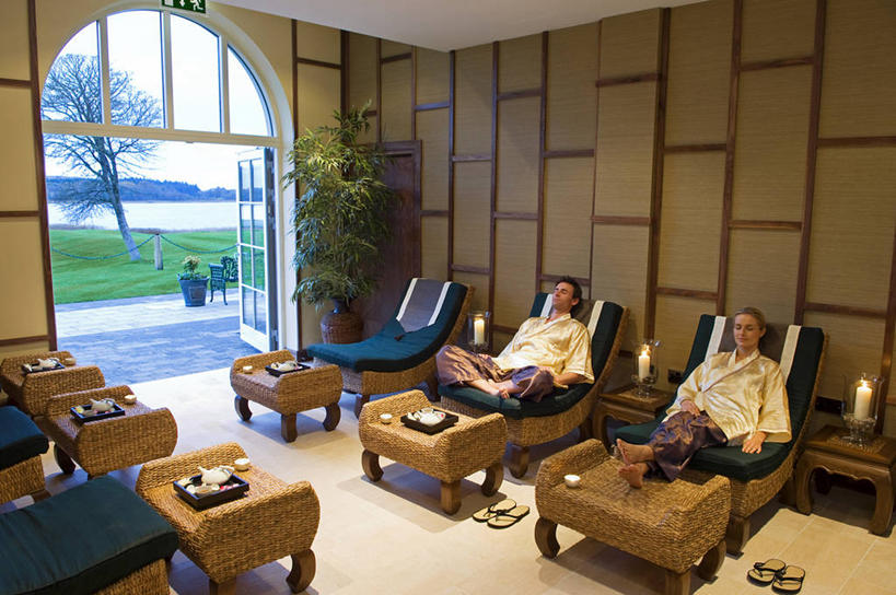 成年人,两个人,横图,凉鞋,床,酒店,蜡烛,英国,北爱尔兰,脚凳,装饰物,放松,摄影,异性恋,男人,女人,休闲椅,睡觉,彩图,弗马纳区,伴侣,厄恩湖