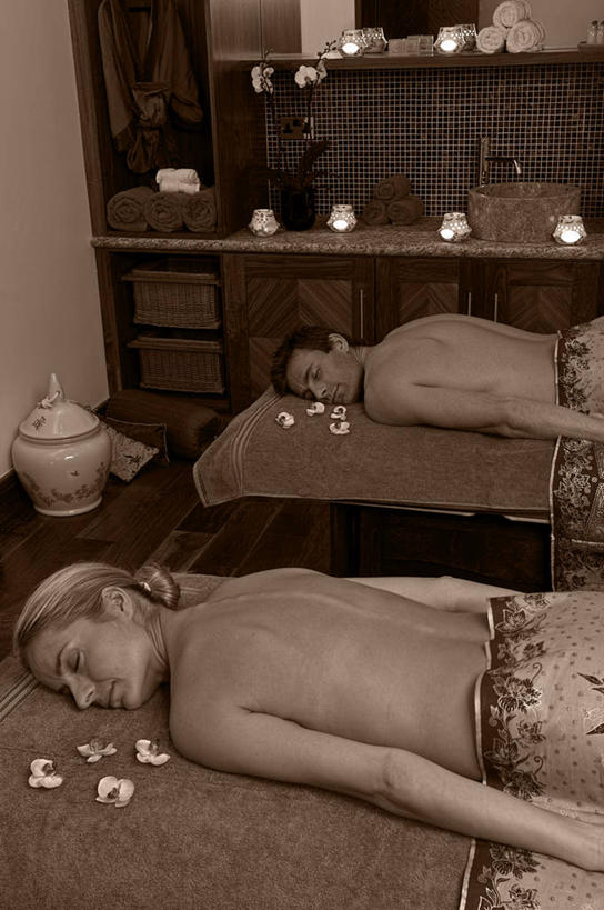 成年人,两个人,美容院,竖图,黑白,室外,按摩,美容,酒店,英国,北爱尔兰,和服,日本文化,放松,摄影,泰国文化,异性恋,男人,女人,彩图,弗马纳区,伴侣,厄恩湖