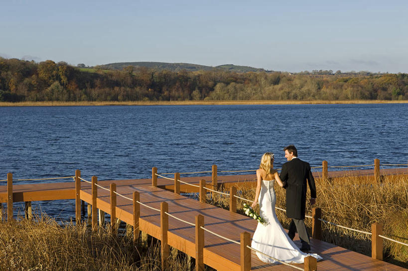 成年人,两个人,夫妻,丈夫,新娘,新郎,横图,室外,婚纱,爱情,婚礼,幸福,湖,英国,北爱尔兰,勾,挽,正装,浪漫,花,花束,恩爱,勾着,恋人,摄影,蜜月,挽着,婚姻,男人,男性,夫妇,情侣,彩图,爱,弗马纳区,伴侣,浮桥