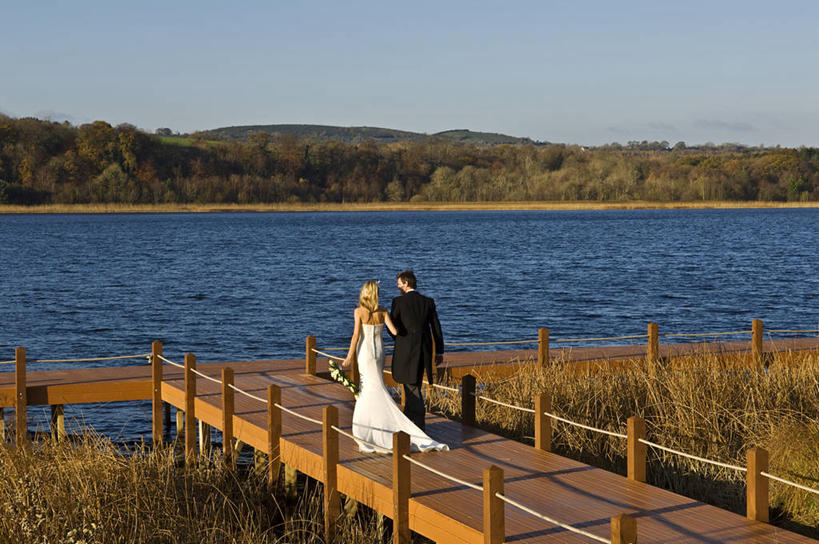 成年人,两个人,夫妻,丈夫,新娘,新郎,横图,室外,婚纱,爱情,婚礼,幸福,湖,英国,北爱尔兰,勾,挽,正装,浪漫,花,花束,恩爱,勾着,恋人,摄影,蜜月,挽着,婚姻,男人,男性,夫妇,情侣,彩图,爱,弗马纳区,伴侣,浮桥