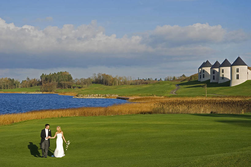 成年人,两个人,丈夫,新娘,新郎,横图,室外,婚纱,婚礼,幸福,湖,英国,北爱尔兰,正装,浪漫,花,花束,摄影,蜜月,婚姻,高尔夫球运动,男人,男性,步行,彩图,爱,弗马纳区,伴侣