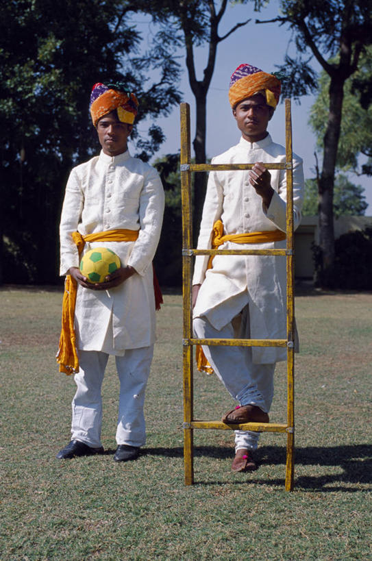 成年人,两个人,宫殿,竖图,彩色,运动,印度,梯子,头巾,台阶,衣服,白色,服务,摄影,五颜六色,明亮,色彩斑斓,五彩缤纷,亚洲象,马球,拉贾斯坦邦,五彩斑斓,斋普尔,五光十色,男人,象,彩图,传统服装,传统文化