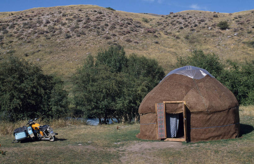 无人,横图,室外,山,山脉,摩托车,哈萨克斯坦,亚洲,帐篷,房屋,运输,摄影,住房,中亚,蒙古包,毛毡制品,天山山脉,彩图,游牧民族