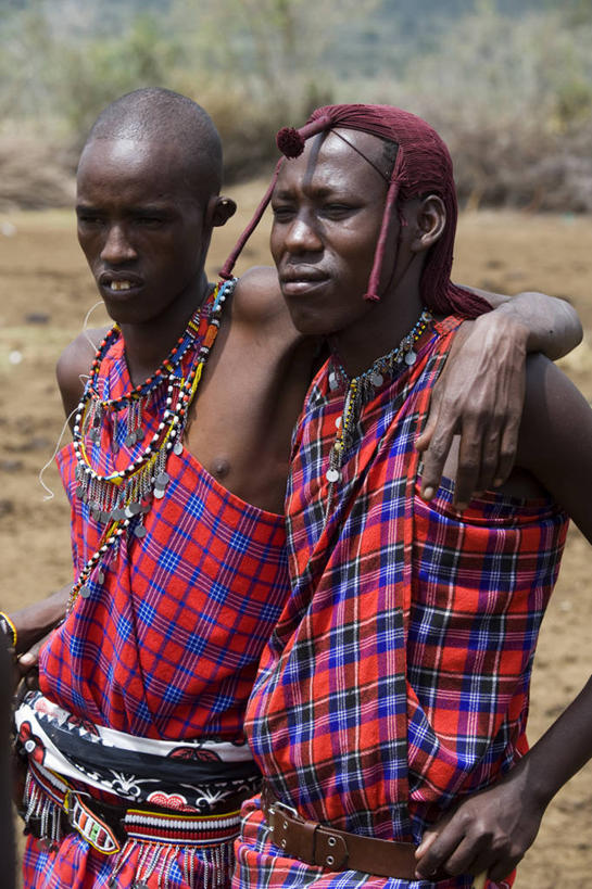 成年人,头发,两个人,竖图,室外,项链,珠宝,非洲,肯尼亚,假发,珠子,腰带,衣服,社区,摄影,直发器,野生动物保护区,东非,自然保护区,男人,彩图,马赛马拉国家保护区,传统文化,马赛人