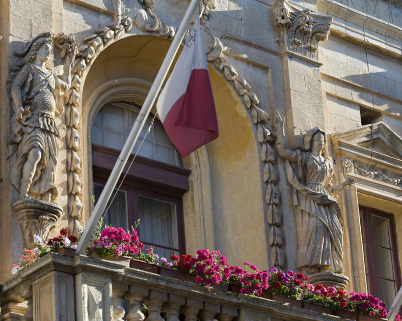 无人,横图,窗户,阳台,建筑,旗帜,欧洲,马耳他,雕像,岛,城镇,花,摄影,徽章,高雅,地中海文化,南欧,巴洛克风格,姆迪纳,群岛,彩图