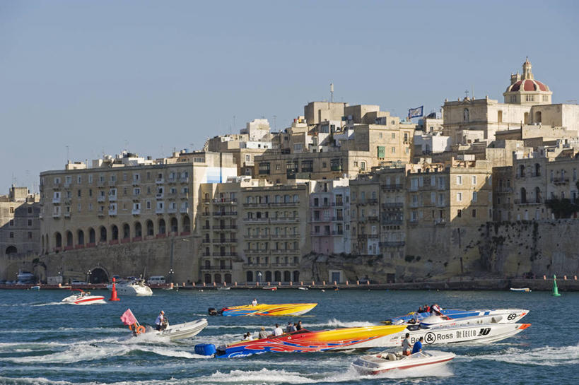 无人,码头,横图,锻炼,快乐,比赛,运动,竞争,海洋,水,城市,港口,建筑,船,欧洲,马耳他,停靠,房屋,岛,快艇,竞技运动,海湾,首都,娱乐,地标建筑,休闲,摄影,活动,迅速,高雅,住房,体育运动,瓦莱塔,地中海文化,南欧,停泊,华贵,豪宅,汽艇,摩托艇,巴洛克风格,游艇码头,体育,群岛,彩图,健身,摆渡口,埠头,渡口,渡头,港湾,海港,货运码头,口岸,商港,传统文化,联合国教科文组织