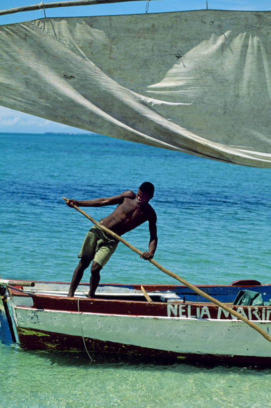 划船,成年人,一个人,渔夫,竖图,海洋,水,船,莫桑比克,仅一个男性,杆,帆,摄影,航海,荡舟,男人,彩图,钓鱼