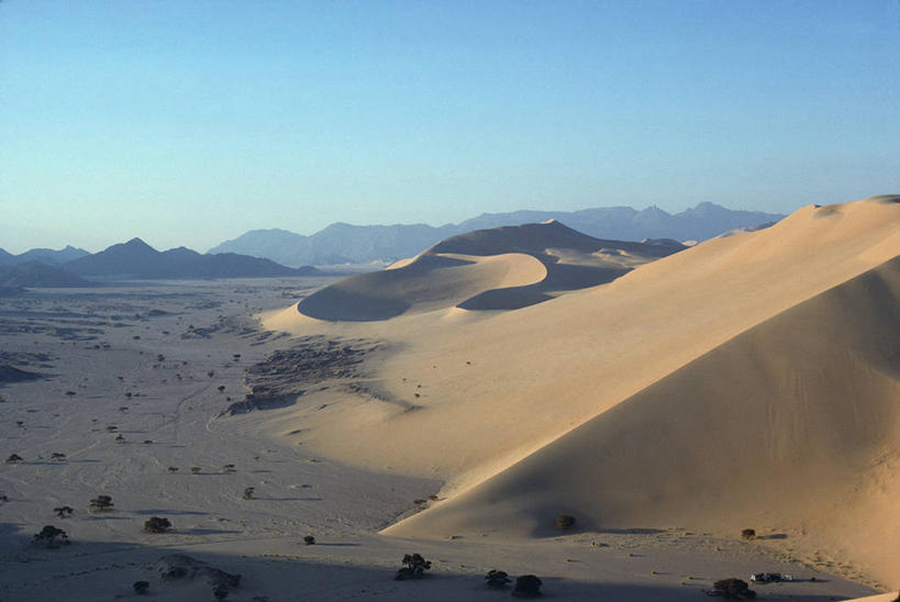 无人,横图,室外,沙漠,卡车,非洲,尼日尔,弯曲,沙子,沙丘,热,黄色,摄影,巨大,庞大,干的,北非,宏大,硕大,伟大,撒哈拉沙漠,彩图