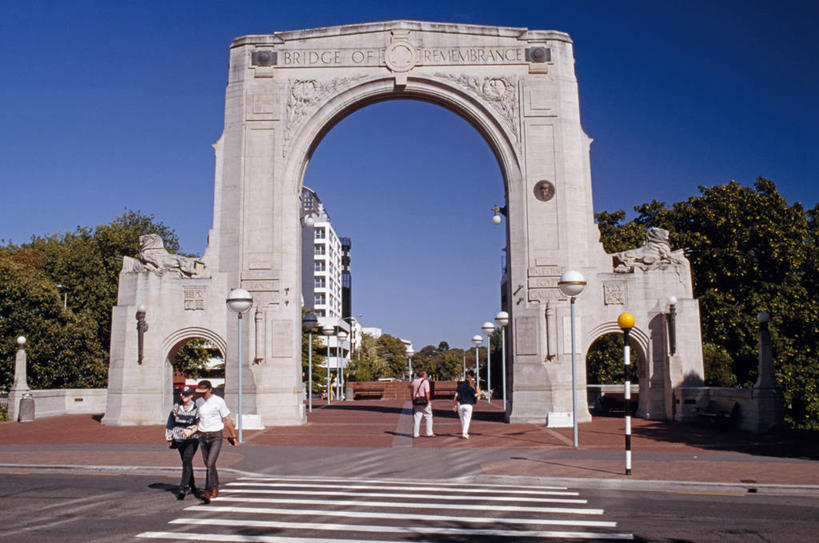 横图,室外,旅游,度假,河流,路,新西兰,行人,游客,游人,历史,路人,旅客,地标建筑,社区,摄影,艾芳河,新西兰南岛,过客,彩图