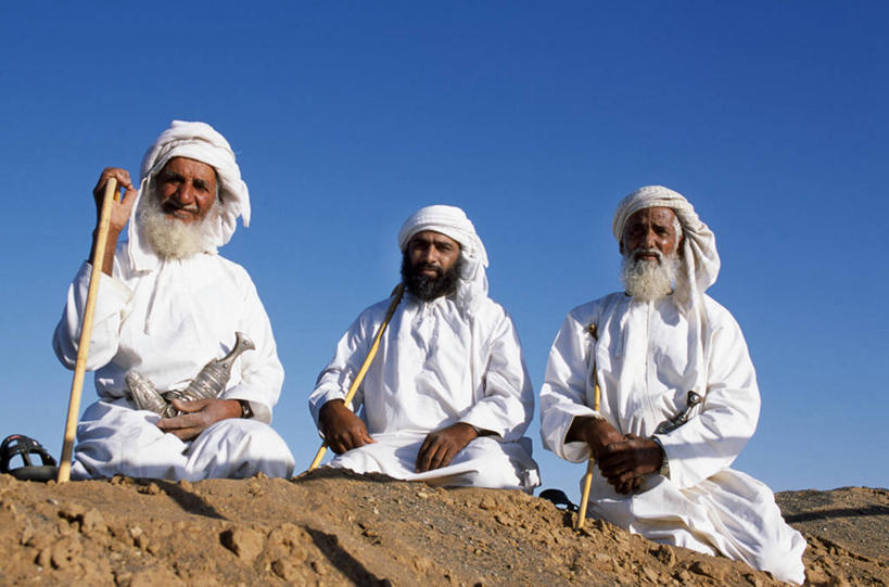 成年人,三个人,横图,锻炼,快乐,比赛,运动,竞争,沙漠,阿曼,亚洲,头巾,娱乐,骆驼,休闲,摄影,体育运动,波斯湾,中东文化,体育,男人,彩图,健身,径赛,匕首,贝多因人